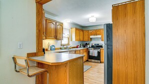 House (3 Bedrooms) | Interior - Pet-friendly Home 2 Mi to Downtown Des Moines! (Des Moines)