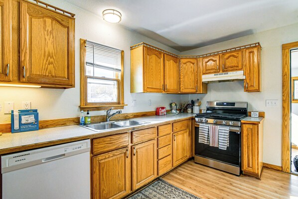 House (3 Bedrooms) | Interior - Pet-friendly Home 2 Mi to Downtown Des Moines! (Des Moines)