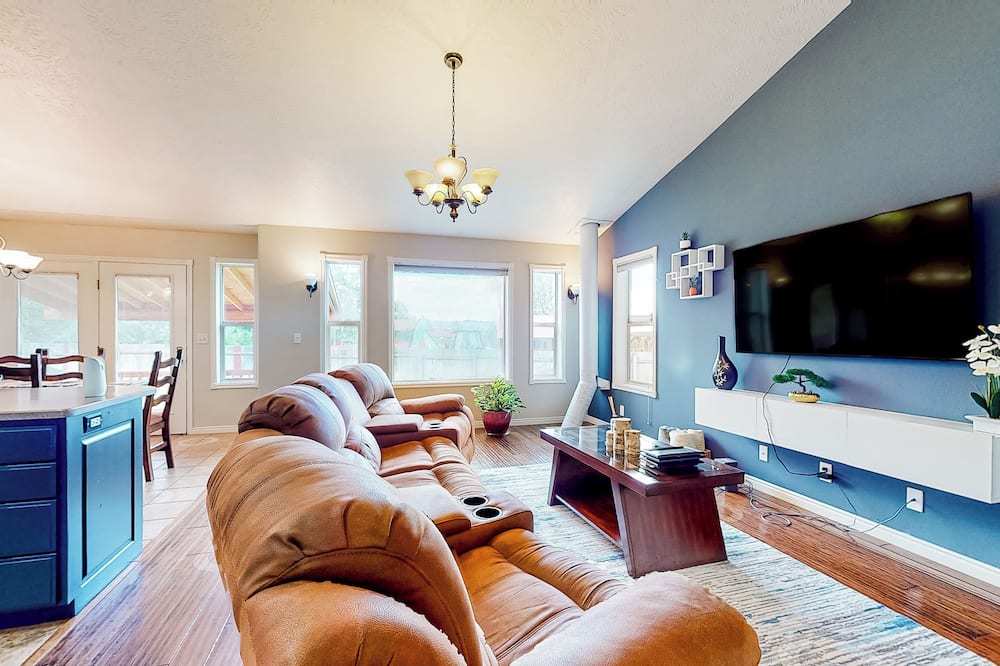 4BR Mtn View Home w/ Grill, Patio, Wood Stove - Driggs, ID