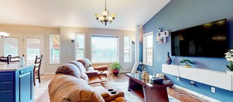 4BR Mtn View Home w/ Grill, Patio, Wood Stove