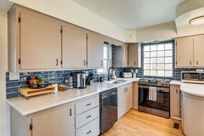 House (4 Bedrooms) | Interior - Home w/ Spacious Yard, 3 Mi to Dtwn Des Moines! (Des Moines)