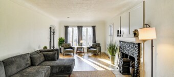 Home w/ Spacious Yard, 3 Mi to Dtwn Des Moines!