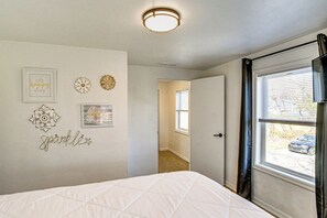 House (4 Bedrooms) | Interior - Home w/ Spacious Yard, 3 Mi to Dtwn Des Moines! (Des Moines)