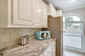 Apartment (1 Bedroom) | Interior - 2 Mi to Depot District: Dog-friendly 1BR Getaway! (Lubbock)