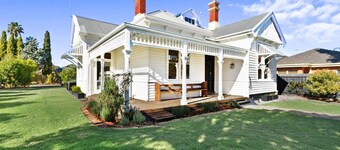 Charming Heritage Retreat - spacious and comfortable base in Sale for corporate travellers