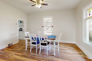 House (2 Bedrooms) | Interior - 2BR Home w/ Mountain View, W & D, Private Yard (Ashton)