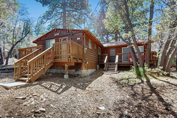 7 Mi To Ski Resorts: Dog-friendly Sugarloaf Cabin - Big Bear, CA
