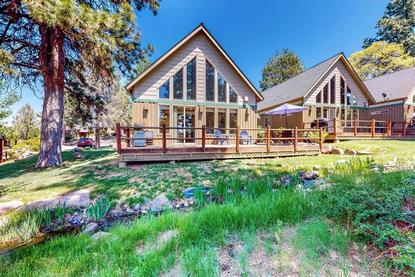 Gateway To Crater Lake! Resort Retreat W/ Pool - Oregon