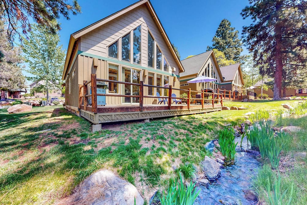 Gateway to Crater Lake! Resort Retreat w/ Pool - Upper Klamath Lake, OR