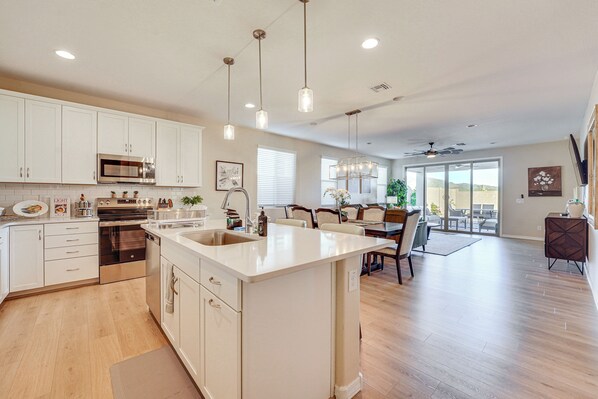 House (3 Bedrooms) | Interior