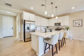 House (3 Bedrooms) | Interior