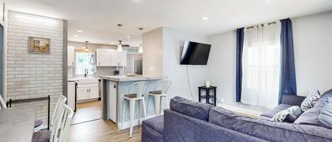 House (3 Bedrooms) | Interior