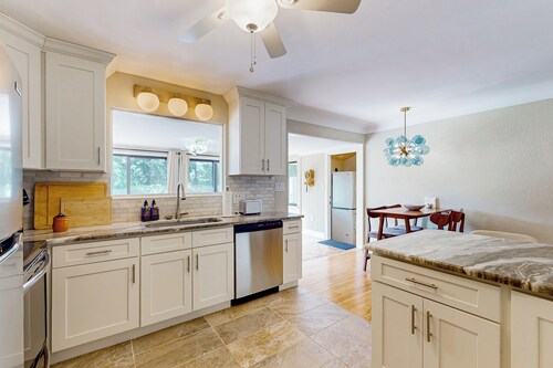 3BR Dog-friendly House, Central A/c, Cornhole