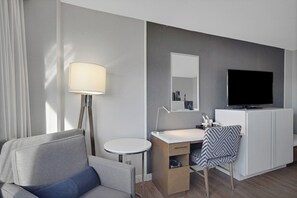 Living area - World of Blue: Beautiful Q/Q Hotel Rooms (East Rutherford)