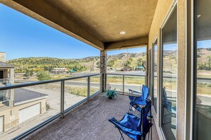 Apartment (1 Bedroom) | Interior - Modern 1BR Mountain View Balcony Steps to Lift (Brian Head)