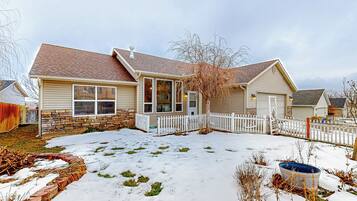 House (3 Bedrooms) | Interior