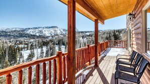 A wooden deck with a view of snow-covered mountains and trees. - Brian Head 'view-topia' w/ Mtn Views & King Suite (Brian Head)