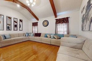 House (3 Bedrooms) | Interior - 3BR Family Home w/ Wifi, Workspace, Laundry (Laredo)