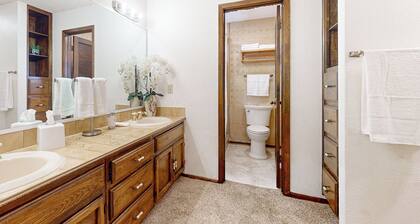 3BR Family Home w/ Wifi, Workspace, Laundry