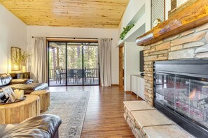 Apartment (3 Bedrooms) | Interior - 3BR Home w/ Hot Tub, Grill & Wraparound Deck (Show Low)