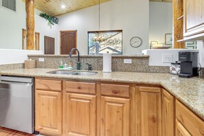 Apartment (3 Bedrooms) | Interior - 3BR Home w/ Hot Tub, Grill & Wraparound Deck (Show Low)