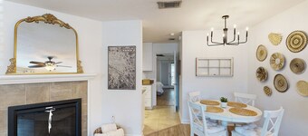 Townhouse Private Patio Close to Everything