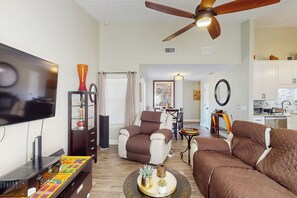 A living room with a flat-screen TV, a brown leather sofa, a recliner, and a coffee table with decorative items. - Dog-friendly Family Home w/ Patio & Fire Pit! (Richmond Hill)