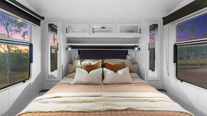 Bed sheets - Vineyard Farmstay - nestled in the heart of South Australia's picturesque Clare Valley (Spring Farm)