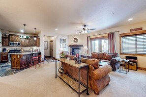 Apartment (3 Bedrooms) | Interior - 3BR w/ Balcony, Central AC & Deck (Brian Head)