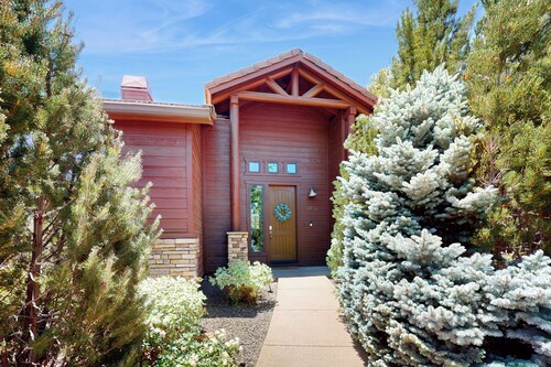 3BR Home Close to Golf, Hiking & Lakes - Dogs OK