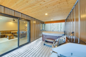 Interior - Luxury Ski Home w/ Hot Tub on Schweitzer Mountain (Sandpoint)