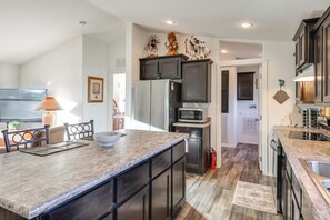 House (3 Bedrooms) | Interior - Mtn Views, 15 Mi to Dtwn Kingman: Family Home! (Kingman)