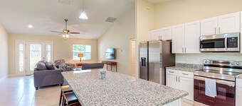 A Place in the Sun: Close to Shops & Attractions