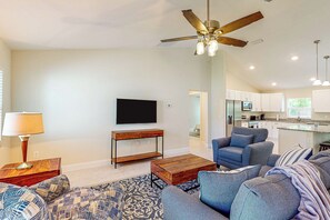 House (3 Bedrooms) | Interior - A Place in the Sun: Close to Shops & Attractions (Ocala)