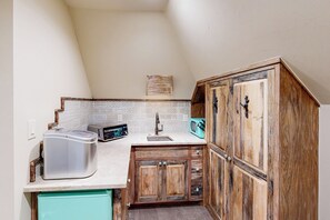 Apartment (1 Bedroom) | Interior - 'lone Star Leisure' Condo w/ Hill Country Views (Fredericksburg)