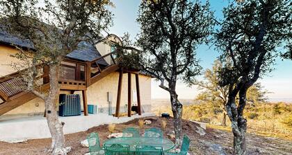 'lone Star Leisure' Condo w/ Hill Country Views
