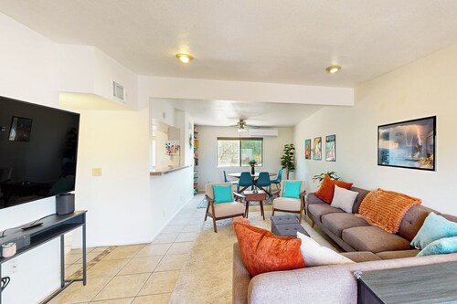 2BR Home w/ Large Fenced Yard, Fire Pit, Dogs OK