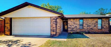 House (3 Bedrooms) | Front of property