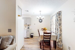 House (3 Bedrooms) | Interior - Near OSU Campus! 'casa de Cowboy' in Stillwater (Stillwater)