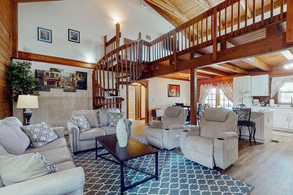 Cozy Log Cabin: Waterfront Views, Fire Pit, Wifi! - Mascotte, FL