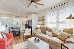 Interior - 3 BR Home w/ Decks & Lake Views! (La Follette)