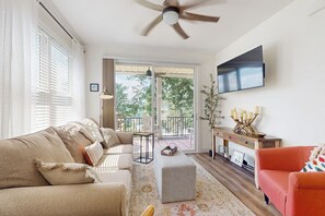 Interior - 3 BR Home w/ Decks & Lake Views! (La Follette)