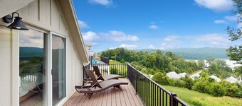 3 BR Home w/ Decks & Lake Views!