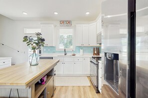 Interior - 3 BR Home w/ Decks & Lake Views! (La Follette)