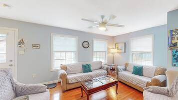 House (5 Bedrooms) | Interior