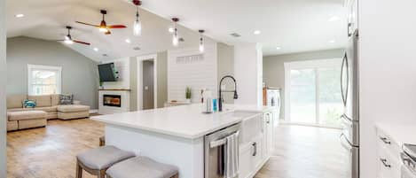 House (3 Bedrooms) | Interior