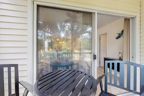 Interior - Longs Cozy Haven: Stylish, Accessible Retreat (Longs)