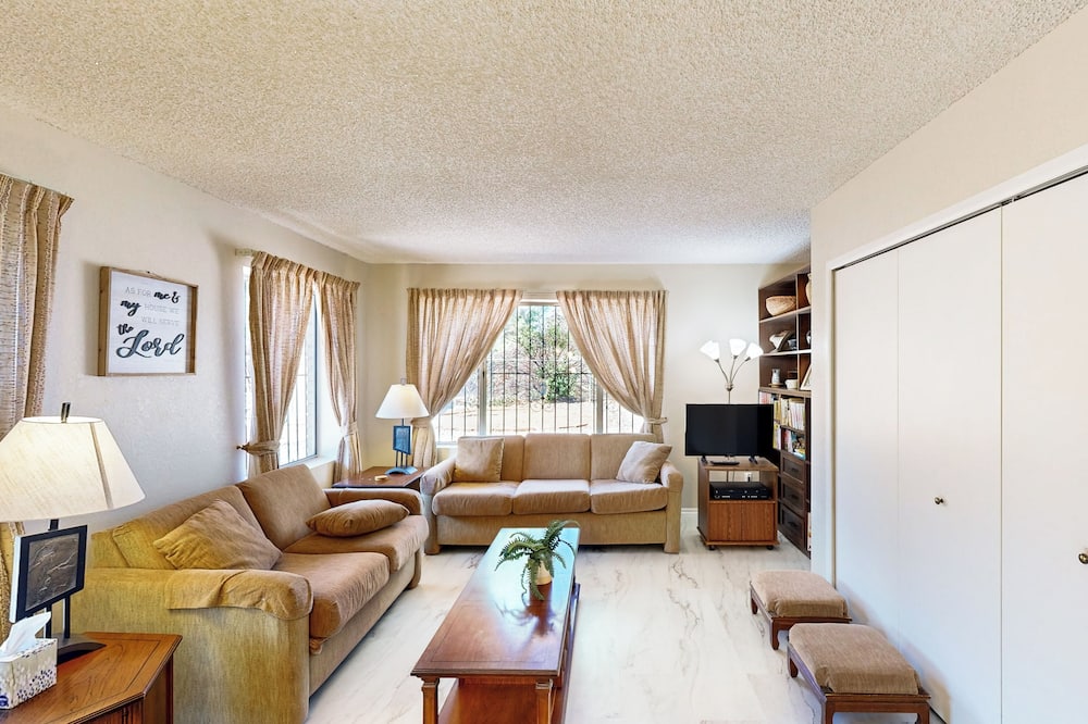 3BR Home w/ Large Yard, Grill, Mountain Views - Sierra Vista, AZ