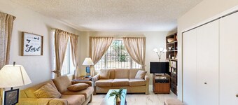 3BR Home w/ Large Yard, Grill, Mountain Views