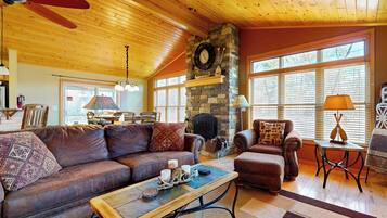 House (4 Bedrooms) | Front of property